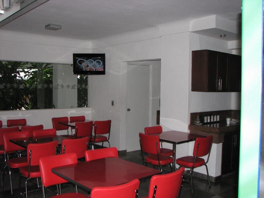 Hotel Y Suites Plaza Манзанило Екстериор снимка